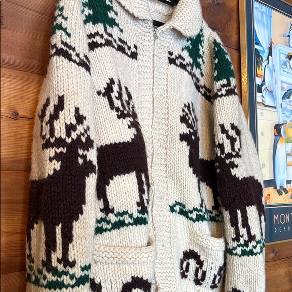 1970's, Wool Hand Knit Cowichan Sweater, Deer Design / Size Large - Picture 4 of 8